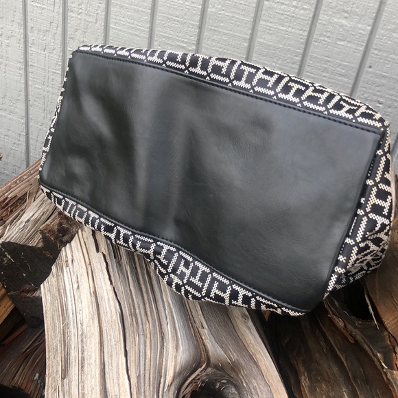 Tommy Hilfiger Handbag Purse with leather trim and base! Very Classy! - Picture 8 of 10